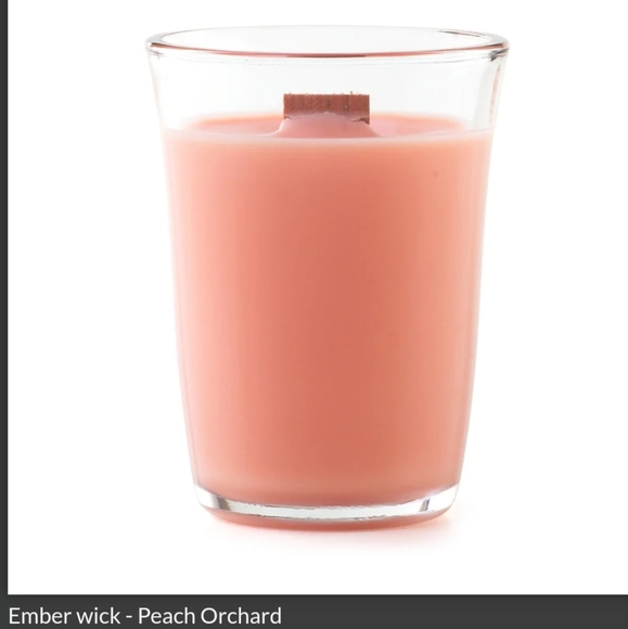 Peach wood wick candle New 8 oz Approx burn time 50 hrs, Celebrating Home - Picture 1 of 1